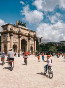 De Voordelen van Fietsen in Parijs met de Hele Familie